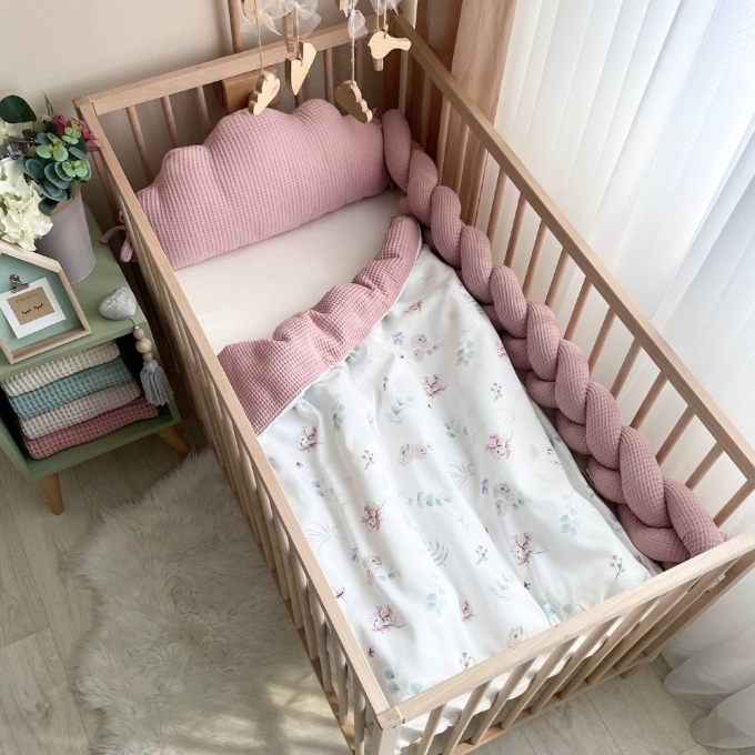 Paturica bebe din satin si stofa de vafe cu pilota Hortensie roz pudra (2)